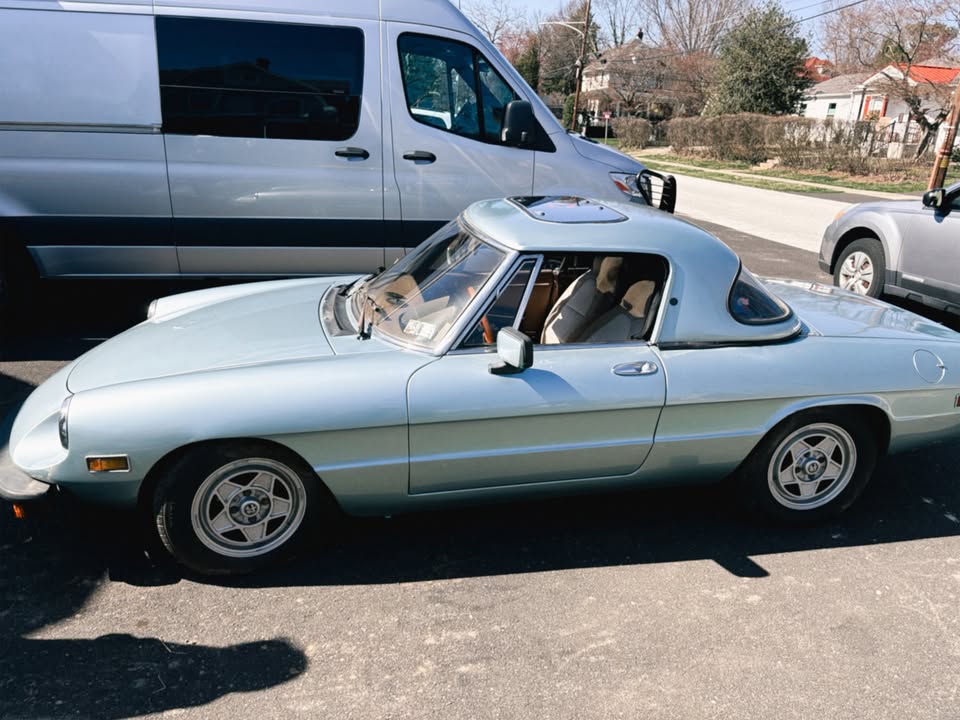 Silver 1982 Alfa Romeo Spyder manual coupe For Sale