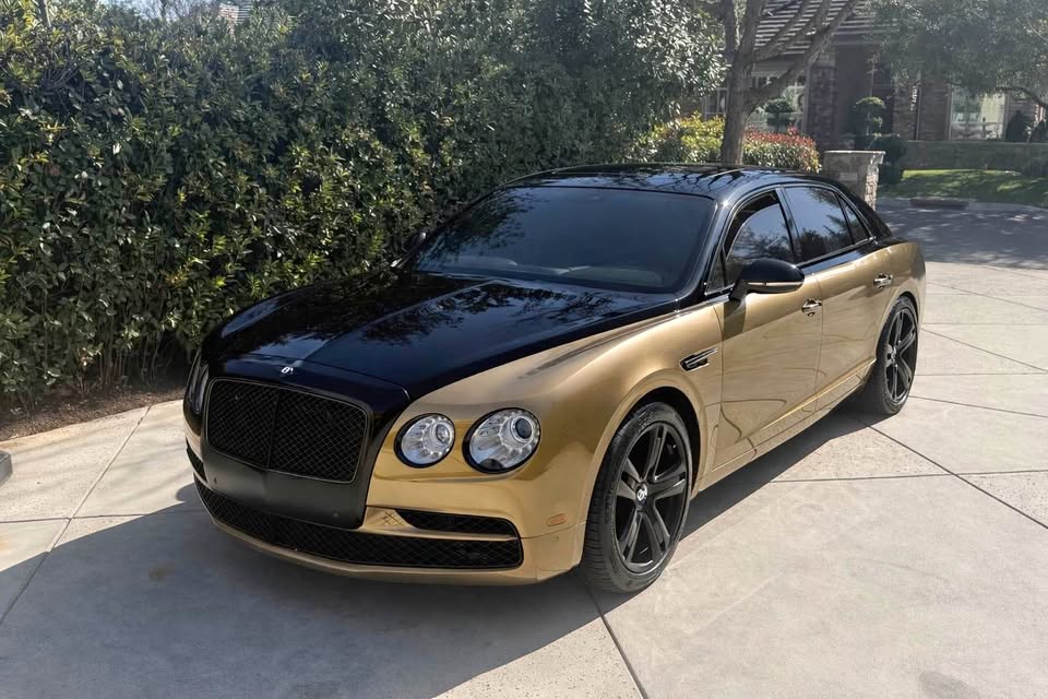 2014 Bentley Flying Spur W12 automatic luxury sedan For Sale