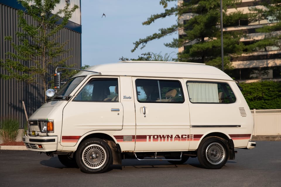 White 1981 Toyota TownAce Wagon Grand Extra manual For Sale