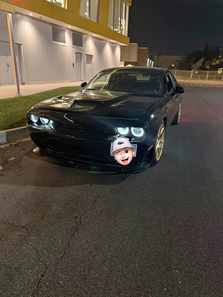 Black 2011 Dodge Challenger SE V6 automatic coupe For Sale