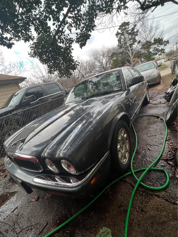 Gray 2000 Jaguar XJ8 automatic sedan For Sale