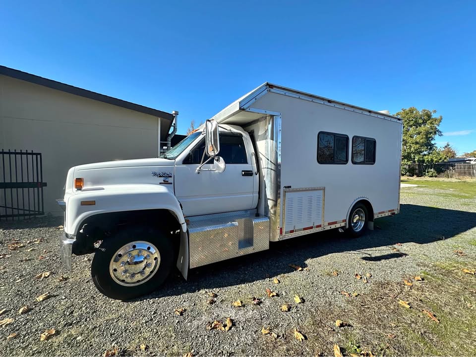 White 1994 GMC Motorhome 6spd manual For Sale