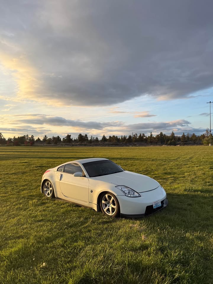 White 2006 Nissan 350z automatic coupe For Sale